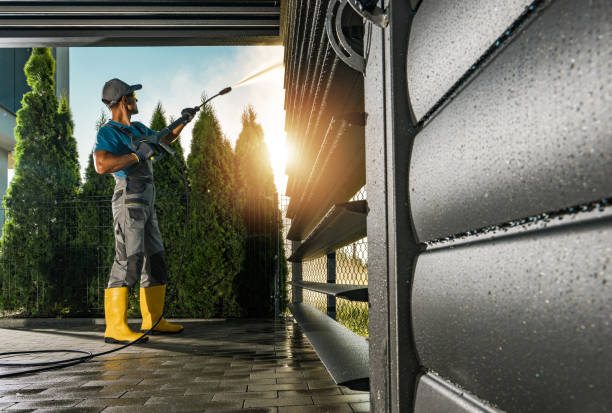 Best Pool Deck Cleaning  in Colfax, IL